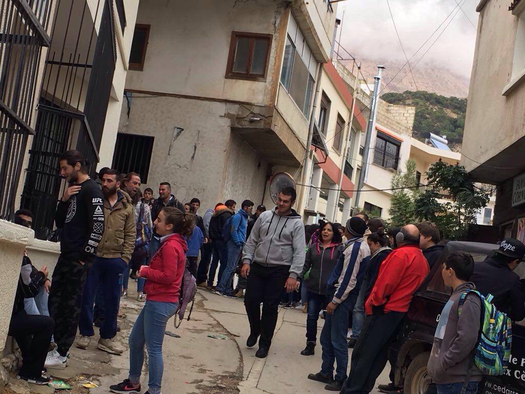 اعتصام في بشري.. و السبب الطلاب النازحين