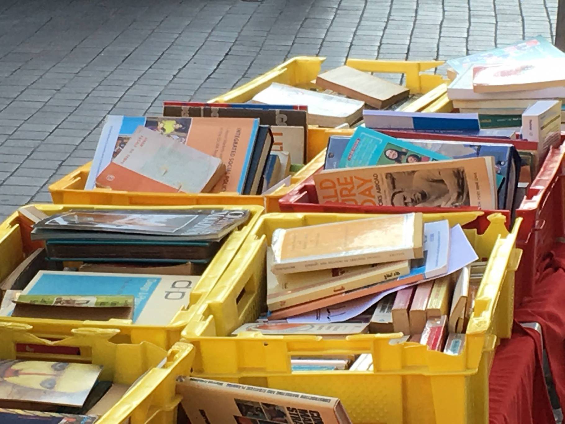 "Recto Verso" سوق الكتاب في شارع مونو
