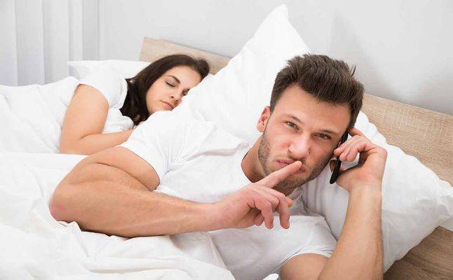 متى يصبح السفر دليلا على خيانة الزوج؟