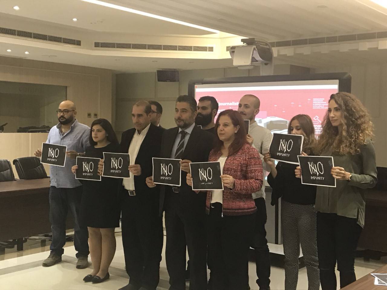 الصحافييون مهددون في المنطقة العربية...و هذا الحل!