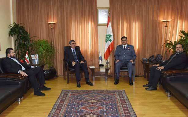 «الديموقراطي» يستمرّ في دعوة السياسيين
الى إزاحة الستار عن نصب مجيد إرسلان