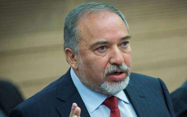 ليبرمان يعلق على استقالة الحريري