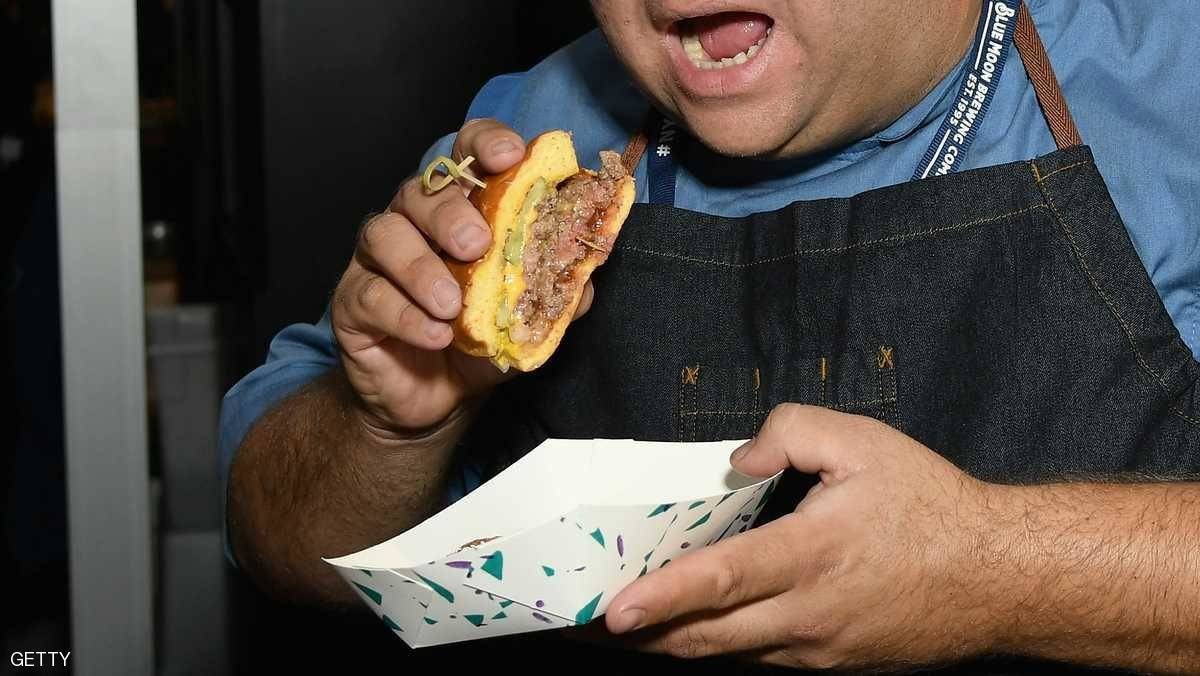 الأكل وحيداً... ضرره أكثر مما تتخيلون