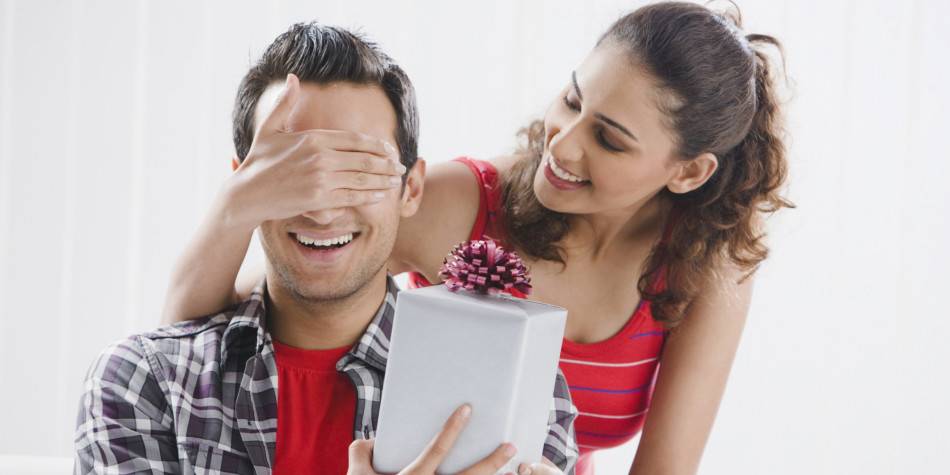 كيف تختار المرأة الهدية المناسبة للرجل؟
