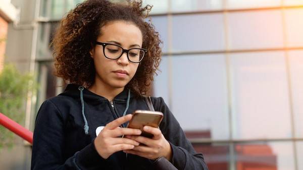 هذا ما يحدث لدماغك عندما تغلق الهاتف 15 دقيقة