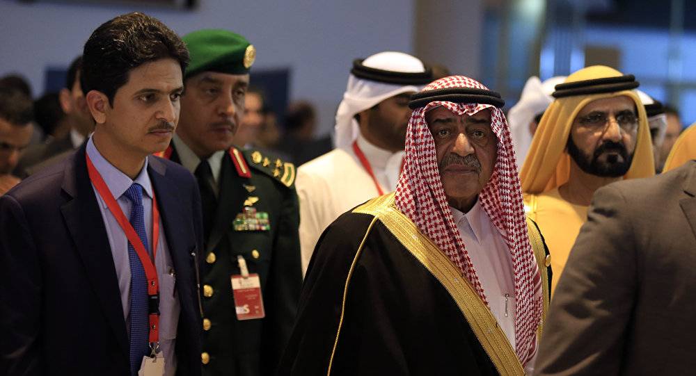 هؤلاء الأمراء قدموا العزاء للأمير مقرن بقصره في الرياض