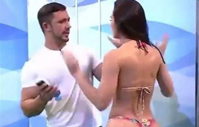 بالفيديو: تعرضت للتحرش على الهواء مباشرة فجاءت ردة فعلها قوية!
