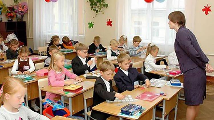 بالفيديو.. شاحنة تقتحم صفا دراسيا مكتظا بالطلاب