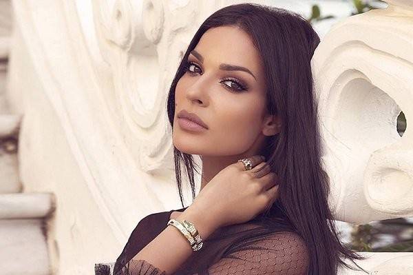 بعد انسحاب الكاتبة والمخرج.. ما مصير مسلسل نادين نجيم الجديد؟