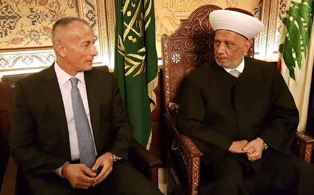 عباس ابراهيم وشامل روكز وإرسلان في دار الفتوى
دريان تابع لقاءاته للبحث في استقالة الحريري
المشنوق : لسنا قطيع غنم ــ روكز: مُشاوراته توازي استشارات عون