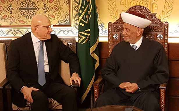 دار الفتوى واصلت المشاورات في تداعيات استقالة الحريري
دريان دعا للتريّث في اتخاذ موقف من الإستقالة
 سلام: ثقتي كبيرة بالسعوديّة لتجنيب لبنان الكأس المرّة