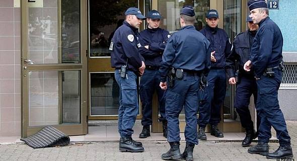 الشرطة الفرنسية: إصابة 3 أشخاص في عملية دهس أمام مدرسة قرب مدينة تولوز و اعتقال منفذ العملية دون مقاومة