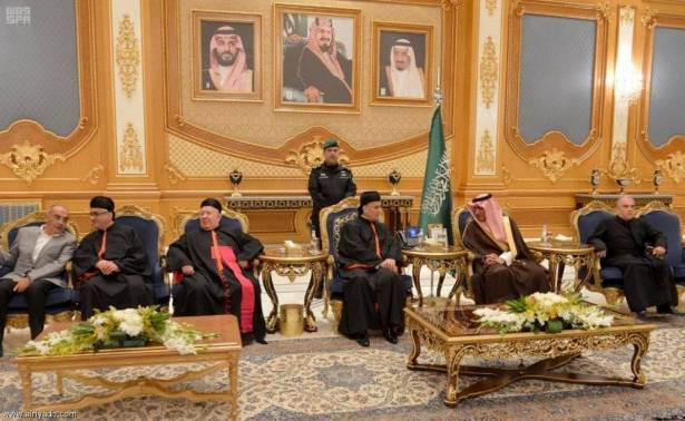 لماذا غاب الصليب المسيحي عن صدر البطريرك الراعي وعن صدر المطران مطر في السعودية؟