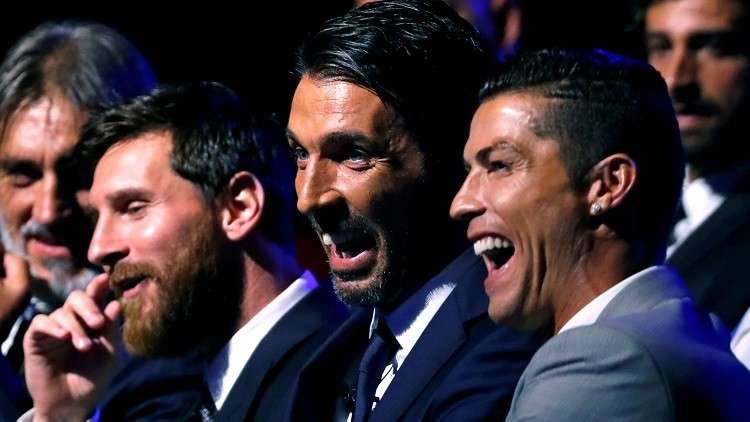 رونالدو يهاتف ميسي.. أنا أفضل لاعب في العالم!