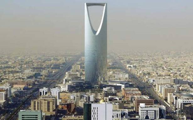 «مليارات الدولارات» قيمة الاستثمارات اللبنانيّة في السعودية
500 مستثمر كبير و325 ألف لبناني يعملون في قطاعات أساسيّة بارزة