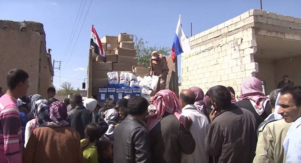 العسكريون الروس والصليب الأحمر يدرسون تأمين القوافل الإنسانية والإجلاء الطبي في سوريا