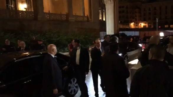 بالفيديو: الحريري زار ضريح والده وقرأ الفاتحة