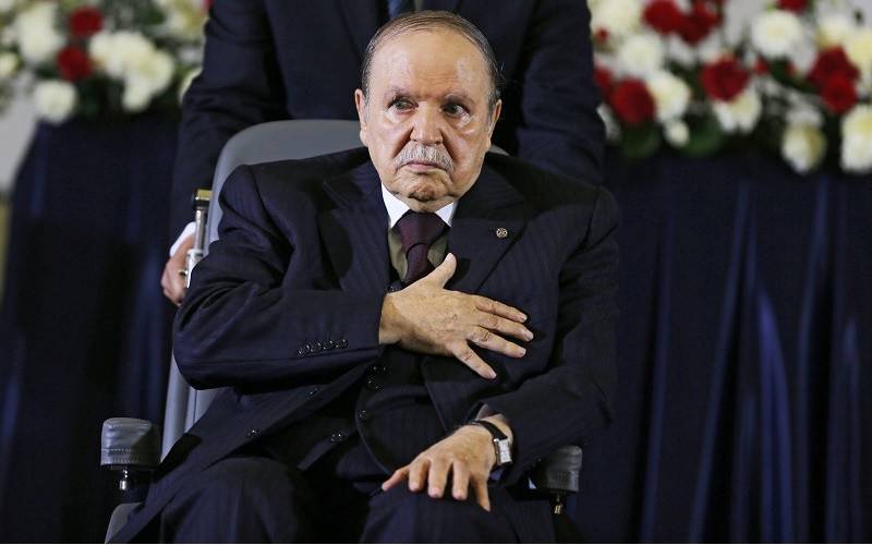 رسالةٌ "سريّة" من بوتفليقة الى الملك السعودي
