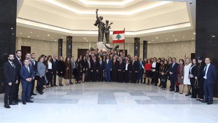 عون يطمئن الجميع: معنا، ليس هناك من ازمات لا يمكن حلها لمصلحة لبنان