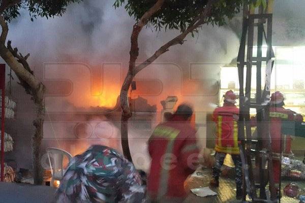 بالصور والفيديو: حريق كبير في مبنى سكنيّ في الطريق الجديدة