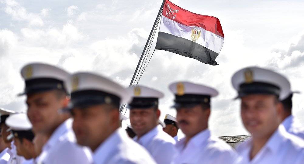 مصر لا ترحب بإقامة قواعد عسكرية أجنبية على أراض عربية لكنها لا تتدخل في شؤون غيرها