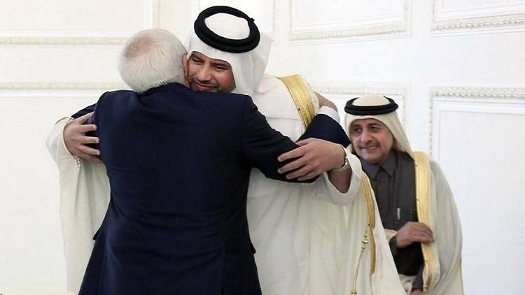 بالصور.. عناق قطري- إيراني حار!