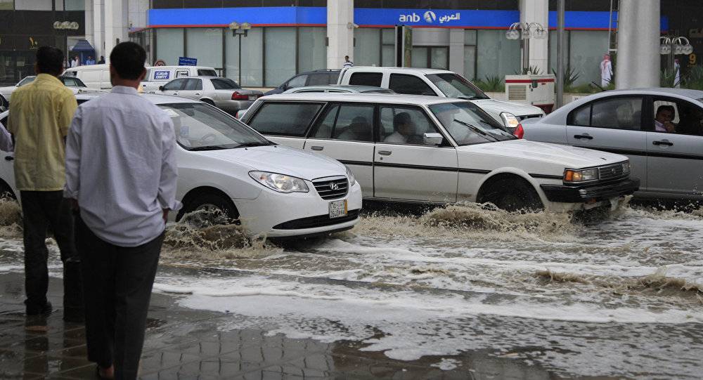 الأمطار تسبب وفاة أسرة كاملة في السعودية