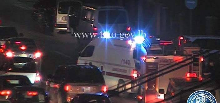 3 جرحى نتيجة تصادم بين فان لنقل الركاب وسيارة على اوتوستراد الكرنتينا