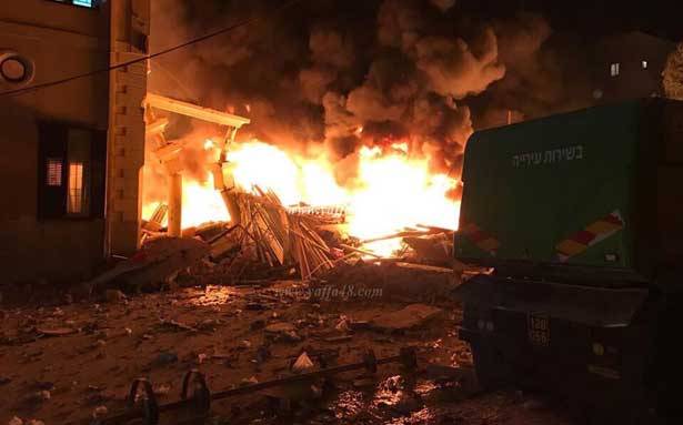 انفجار هائل وانهيار مبنى في يافا ليلاً
