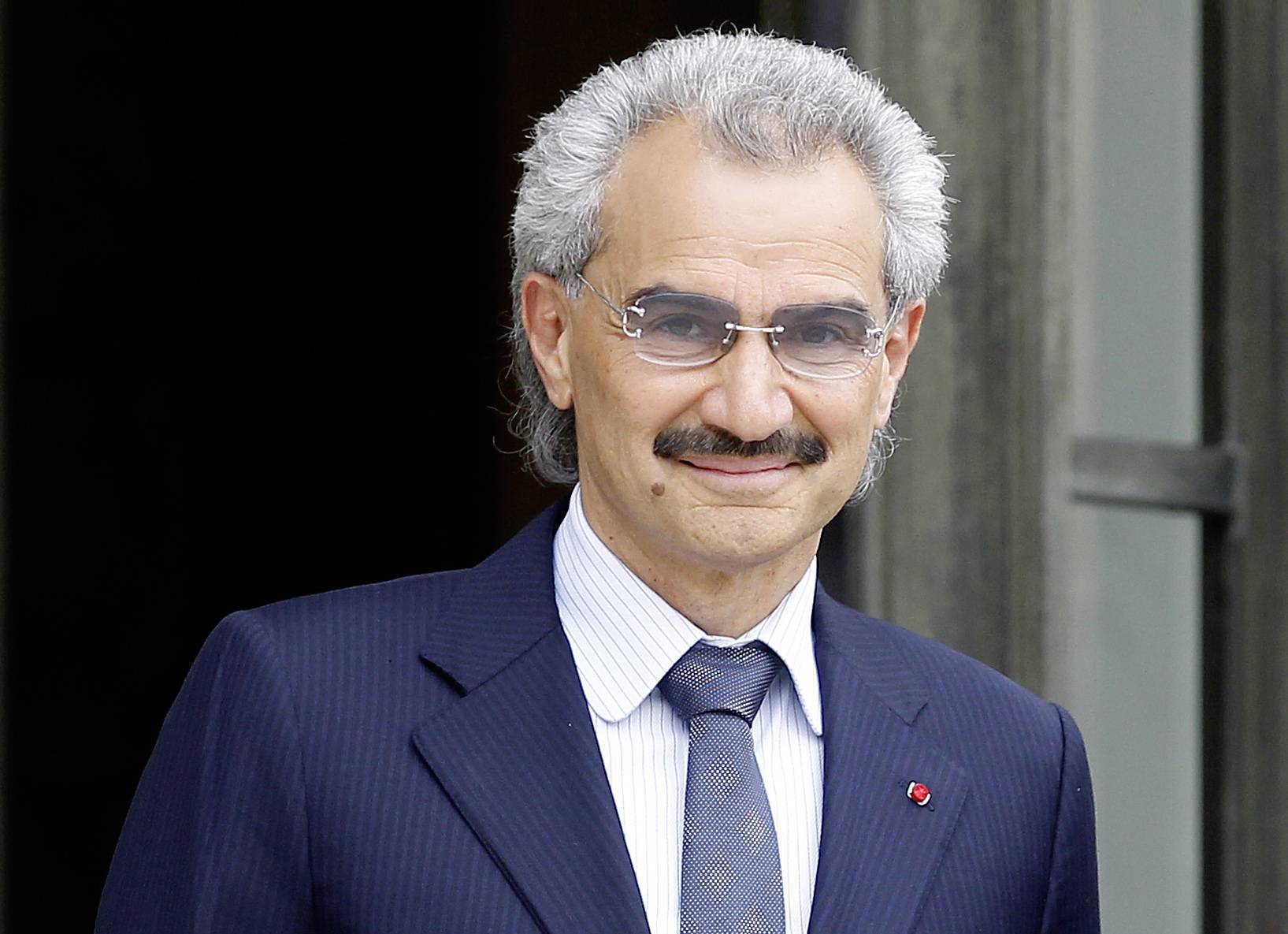لغز جديد يزيد القضية غموضا.. ماذا حدث قبل القبض على الوليد بن طلال
