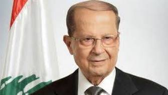 الرئيس عون يعلن أن الحريري باق في منصبه (رويترز)