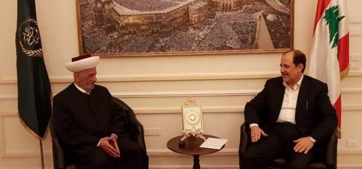 ممثل السيستاني التقى دريان وسلمه دعوة لحضور مهرجان شعري