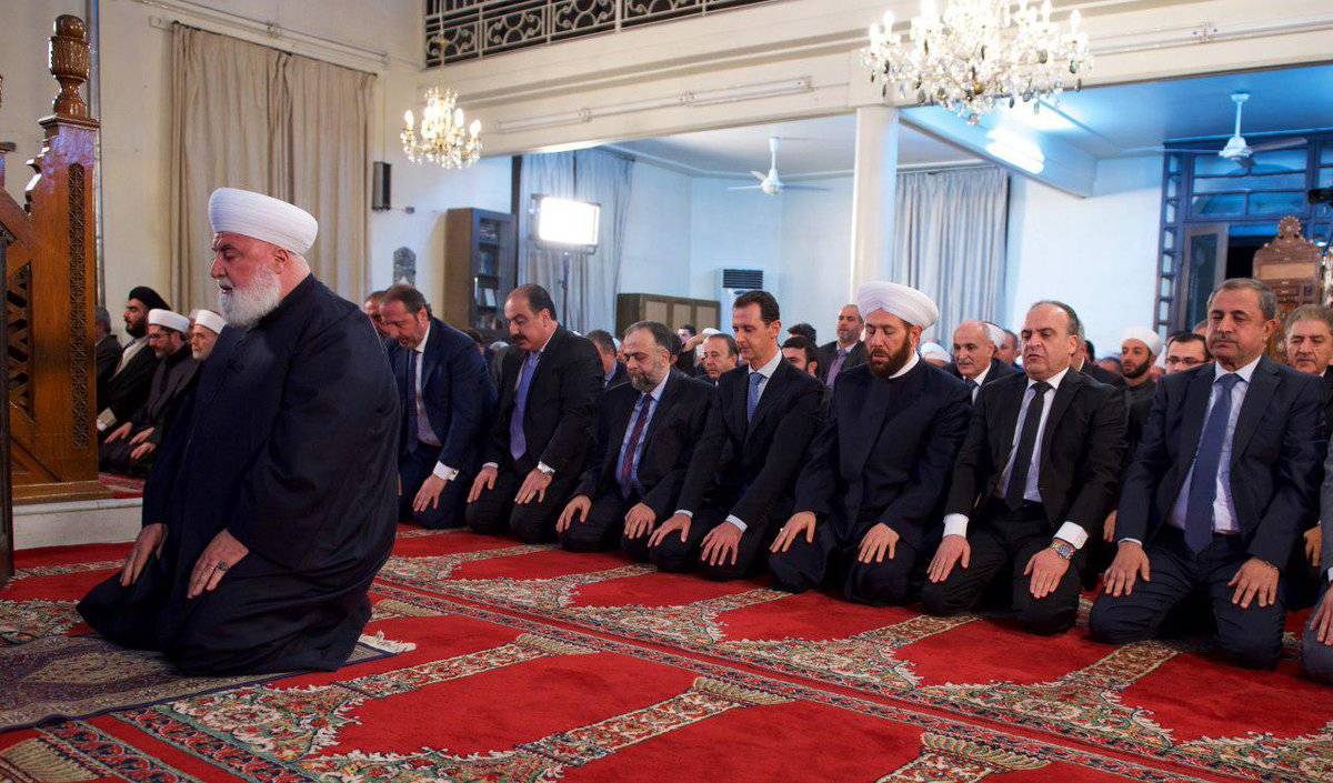 الرئيس بشار الأسد يشارك في الاحتفال الديني بذكرى المولد النبوي الشريف في مسجد الأفرم بـدمشق