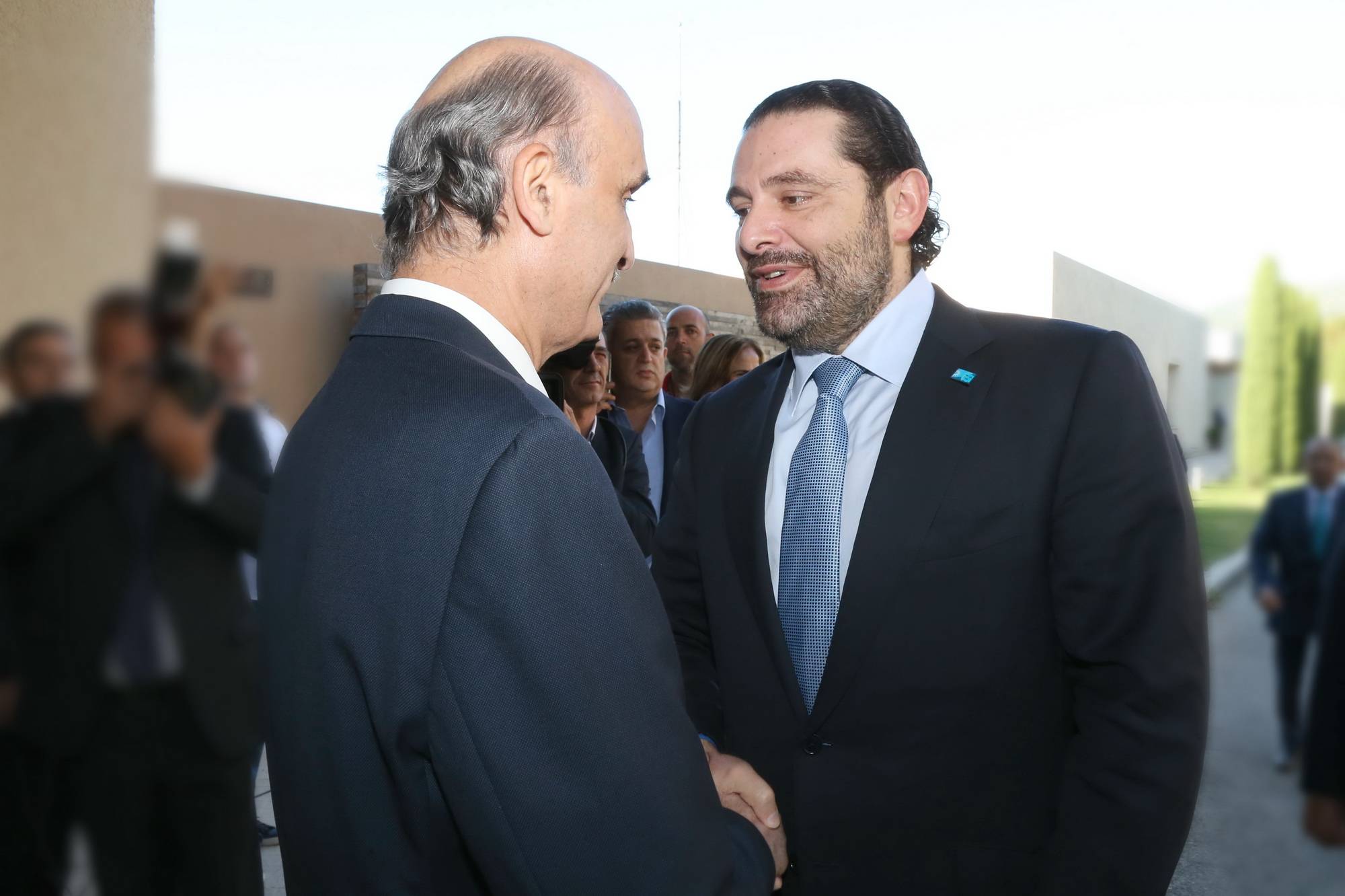 هل يقيل الحريري وزراء القوات اللبنانية من الحكومة؟