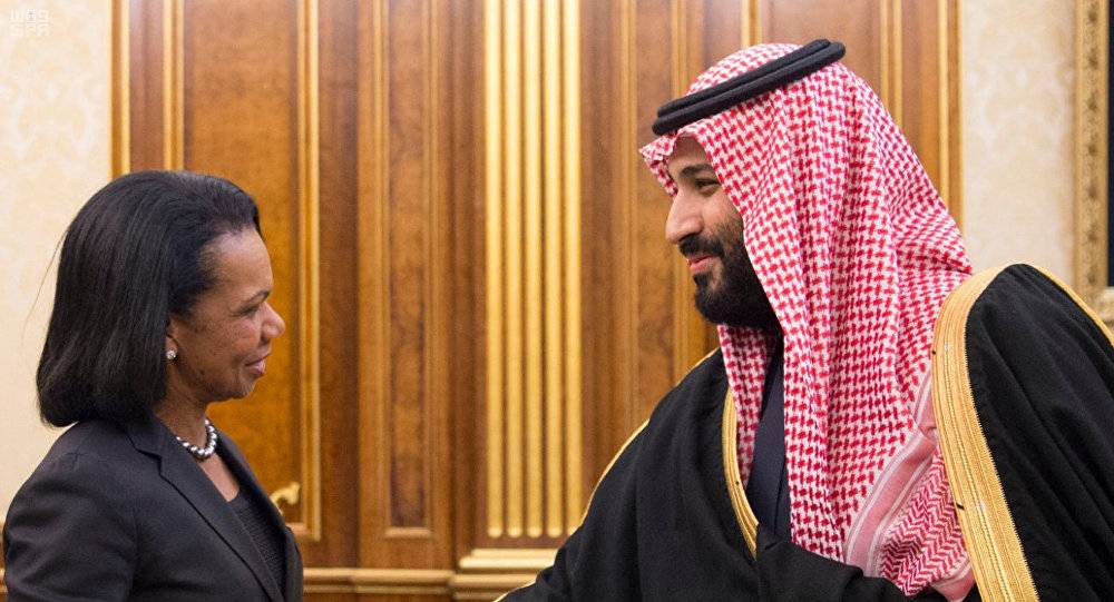 لماذا التقى ملك السعودية وولي عهده وزيرة الخارجية الأمريكية السابقة