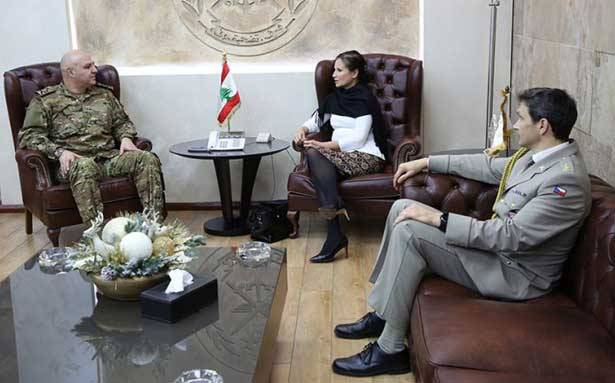 قائد الجيش بحث وسفيرة تشيكيا
التعاون العسكري بين البلدين