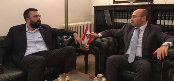 احمد الحريري عرض مع شميطلي سبل تعزيز روابط الانتشار بالمسار السياسي