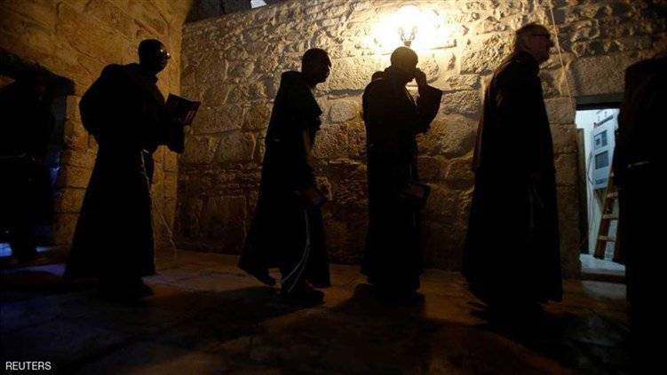بعد قرار ترامب.. الظلام يكسو شجرة عيد الميلاد بكنيسة المهد