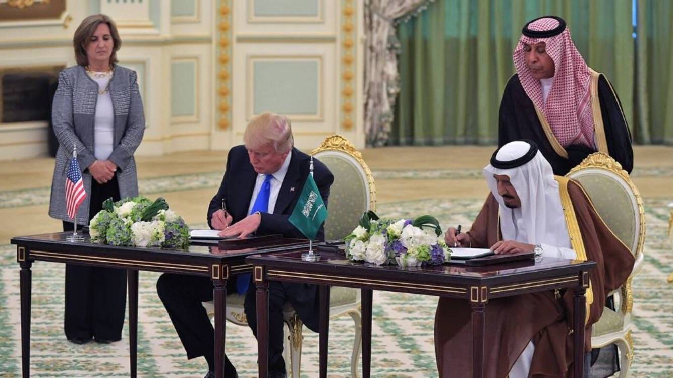 هيرست: لولا "صبية الخليج العابثون" لما اقترب ترمب من القدس