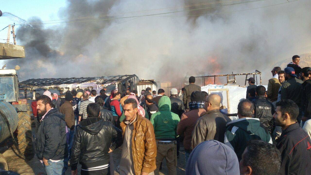 حريق بمخيم للنازحين في البقاع.. قتلى وجرحى