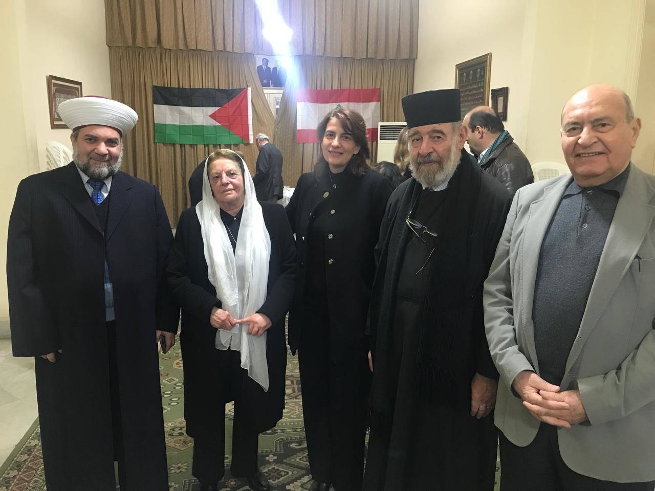 "لقاء الثلاثاء" ينفذ وقفة احتجاجية: القدس لنا