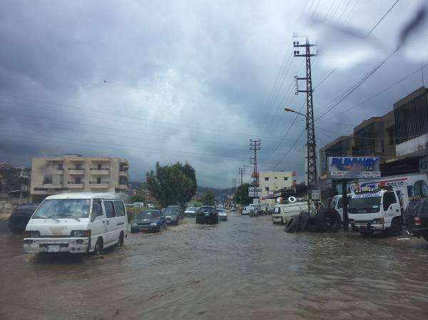 تطاير عدد من اللوحات الاعلانية على طريق عام الزهراني النبطية