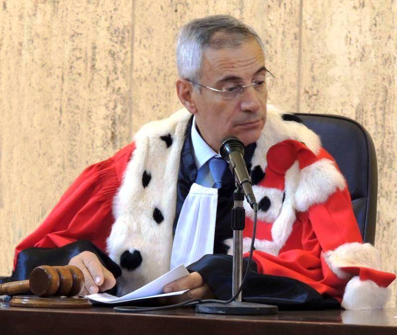 فهد استجوب احد المتهمين بتفجير مسجدي التقوى والسلام