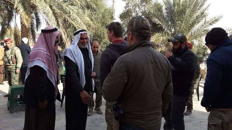 دير الزور.. تنسيق لـ"قسد" والتحالف مع شيوخ العشائر