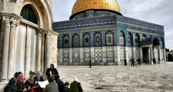 بالفيديو: نائب لبناني سابق يبكي فلسطين على الهواء مباشرة