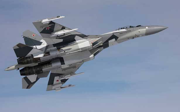 سو ــ 35 الروسية تعترض الشبح الاميركية F-2