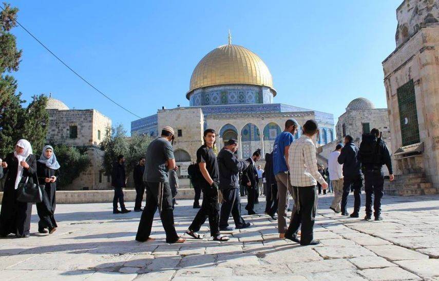 فلسطينيون يطردون وفدا بحرينيا من باحات المسجد الأقصى (فيديو)