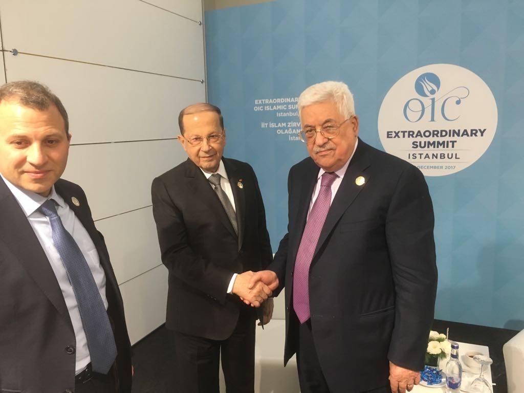 عون التقى الرئيس الفلسطيني في اسطنبول