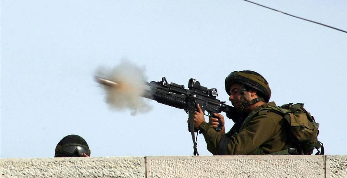 وكالة "معا": 12 إصابة في صفوف الفلسطينيين حصيلة مواجهات اليوم مع الاحتلال الإسرائيلي على حدود غزة