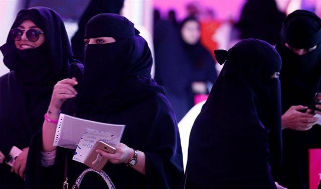 دعوة جديدة للاستعانة بالمرأة السعودية.. في هذا المكان